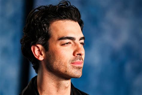 Joe Jonas tells fans not to believe anything if you don’t hear it。